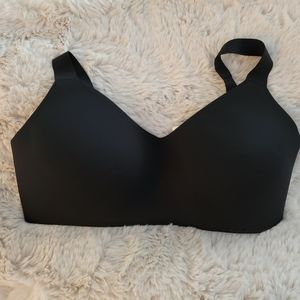 Lululemon 36D (Fits Small) Holds True bra black